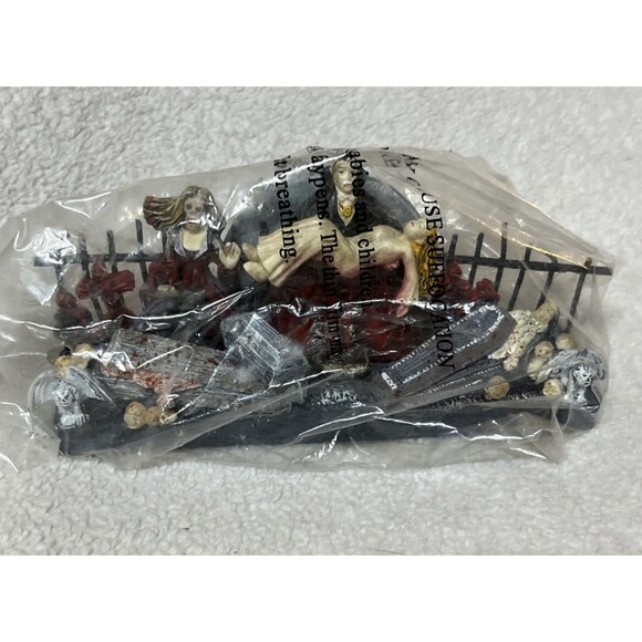 "Hawthorne Village “ The Vampire Blood Feast” Gondola The Horror Express A0808 - Picture 7 of 7